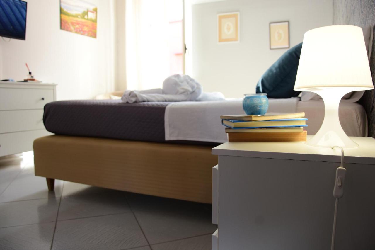 Scugnizzella Holiday House Apartment เนเปิลส์ ภายนอก รูปภาพ
