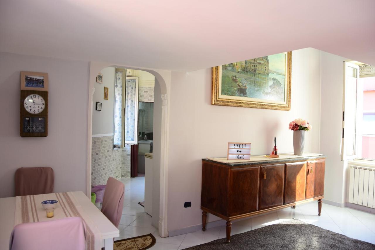 Scugnizzella Holiday House Apartment เนเปิลส์ ภายนอก รูปภาพ