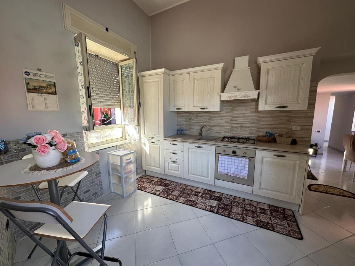 Scugnizzella Holiday House Apartment เนเปิลส์ ภายนอก รูปภาพ
