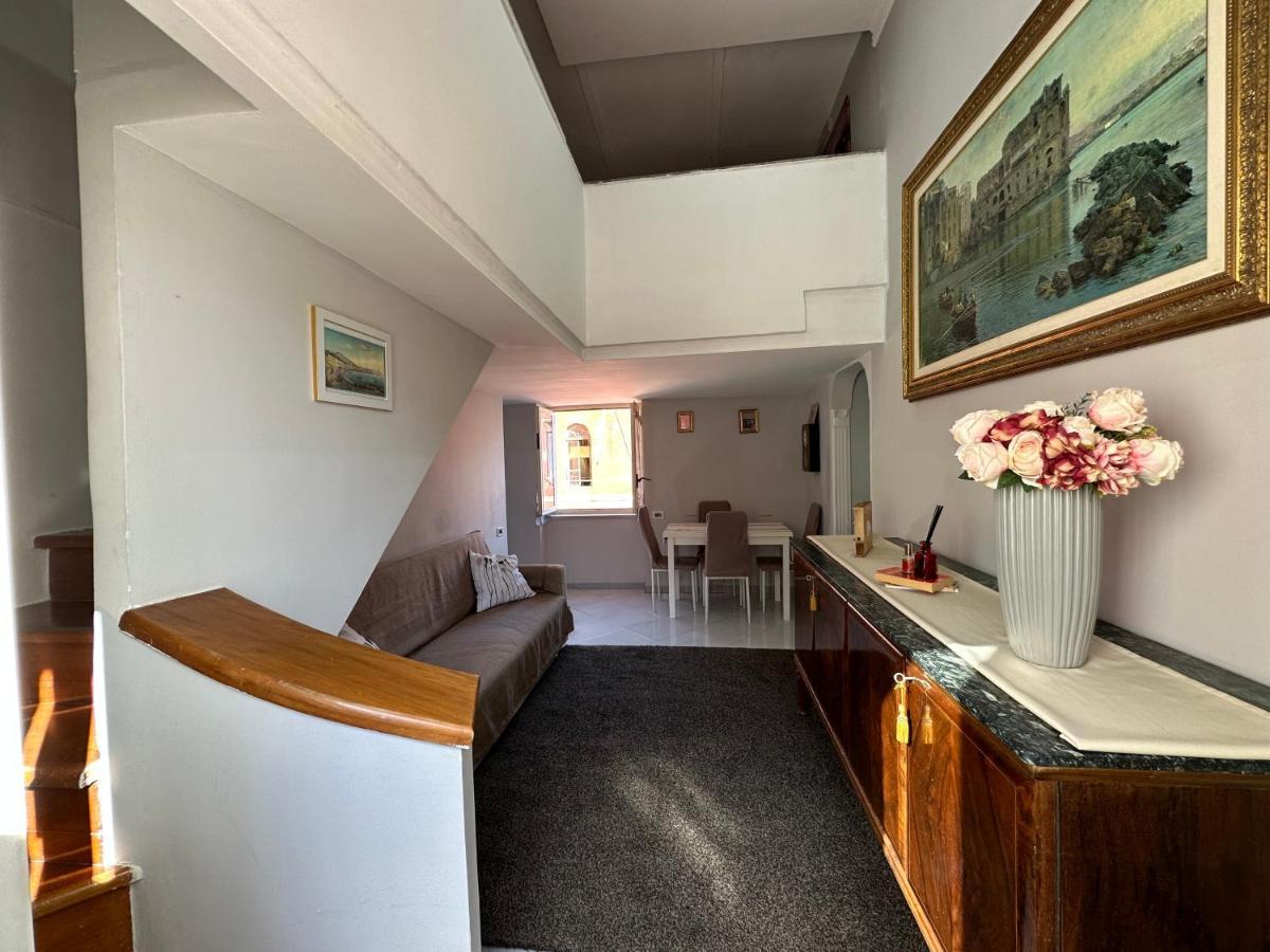 Scugnizzella Holiday House Apartment เนเปิลส์ ภายนอก รูปภาพ