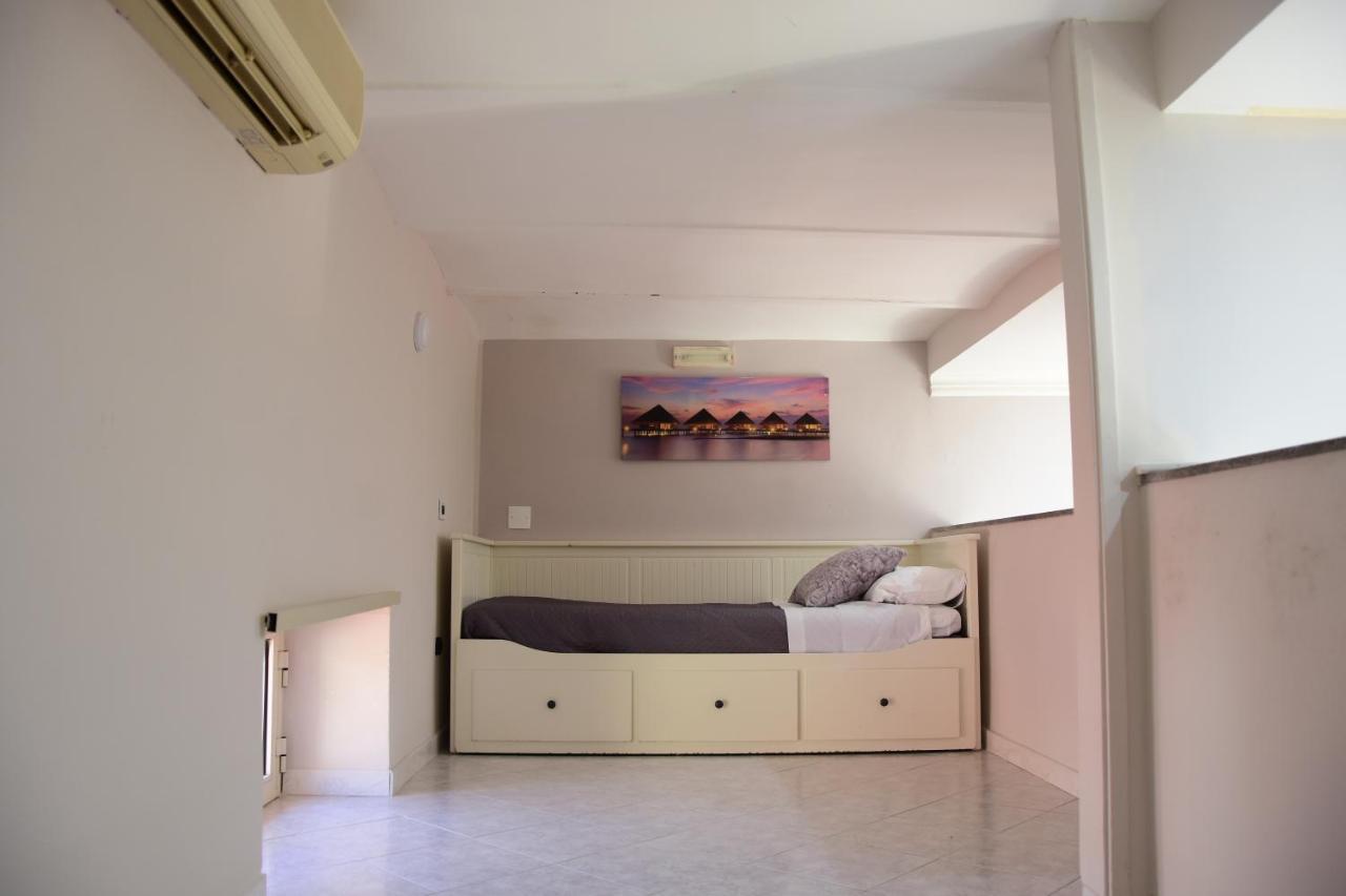 Scugnizzella Holiday House Apartment เนเปิลส์ ภายนอก รูปภาพ