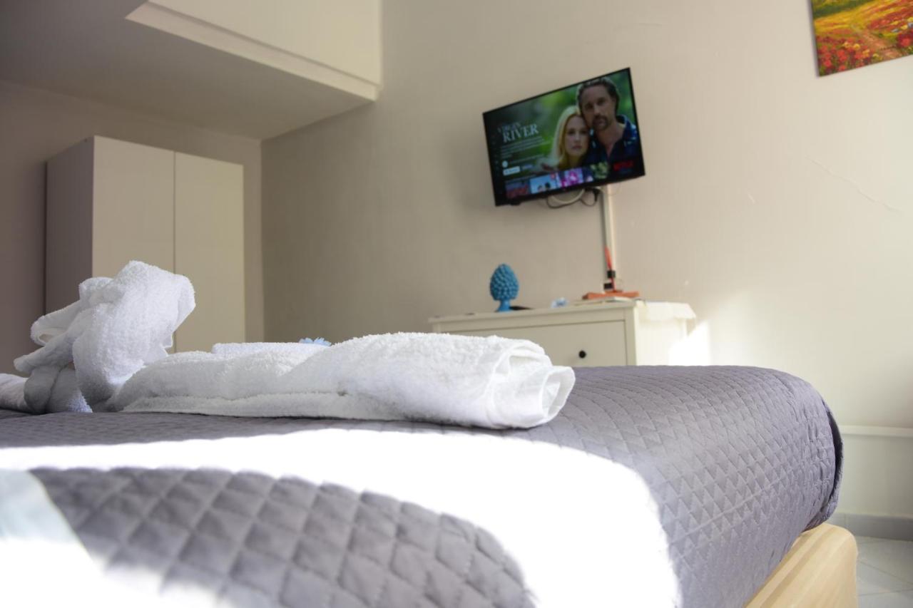 Scugnizzella Holiday House Apartment เนเปิลส์ ภายนอก รูปภาพ