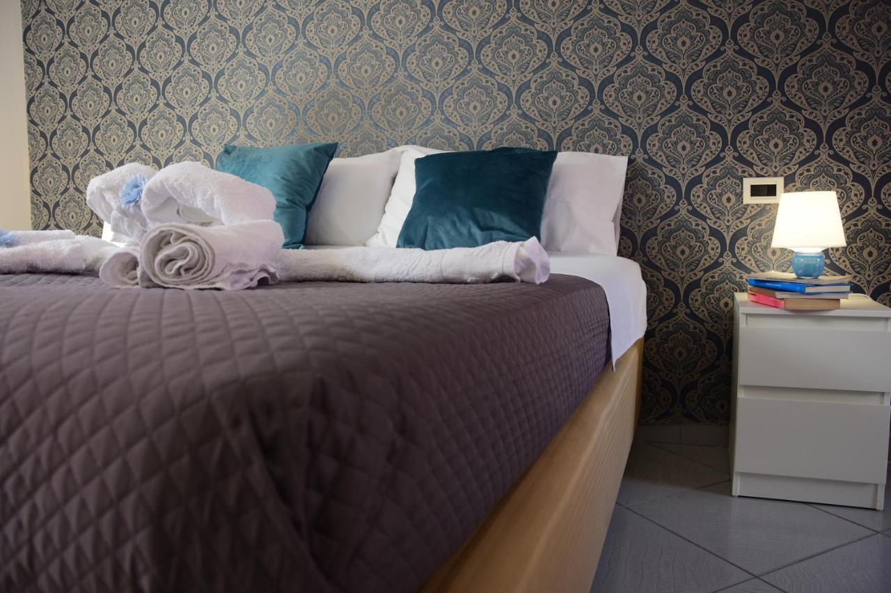 Scugnizzella Holiday House Apartment เนเปิลส์ ภายนอก รูปภาพ
