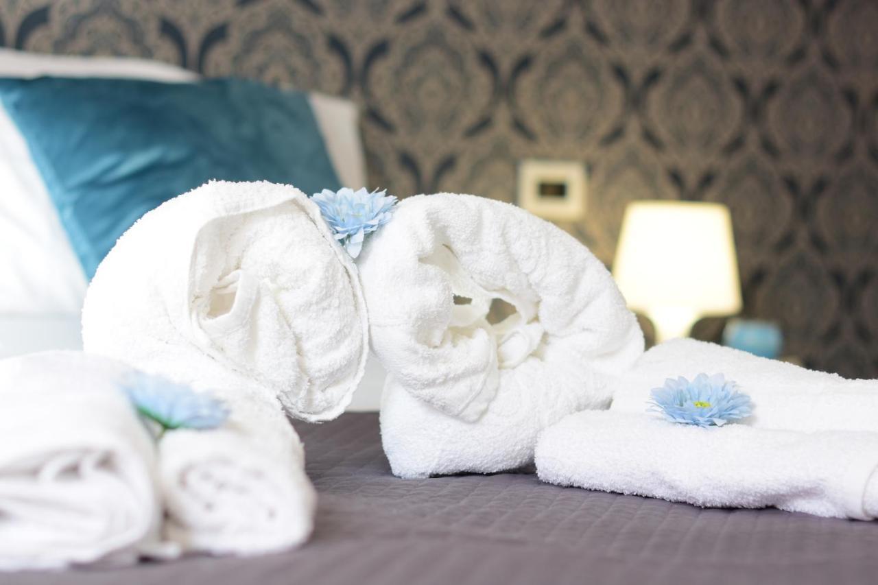 Scugnizzella Holiday House Apartment เนเปิลส์ ภายนอก รูปภาพ