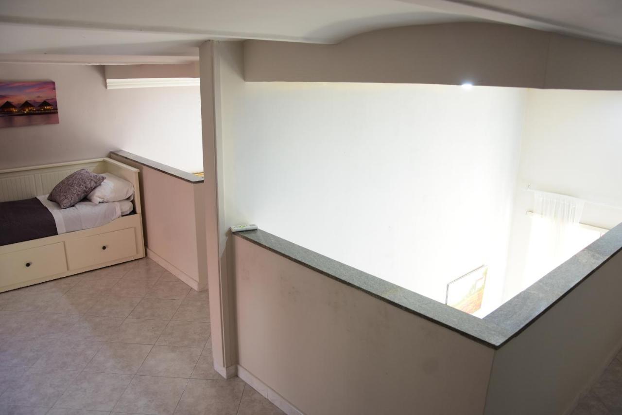 Scugnizzella Holiday House Apartment เนเปิลส์ ภายนอก รูปภาพ