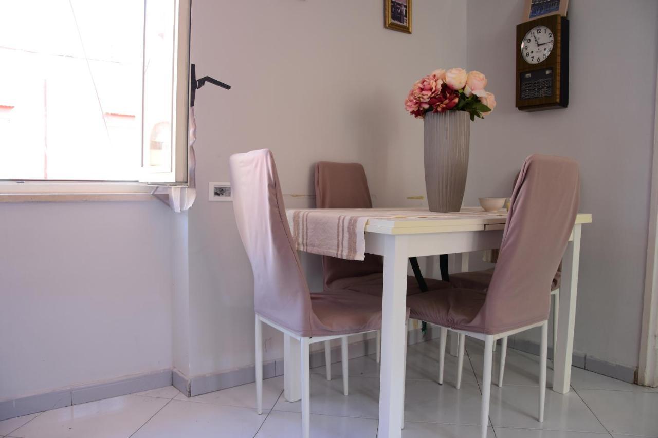 Scugnizzella Holiday House Apartment เนเปิลส์ ภายนอก รูปภาพ