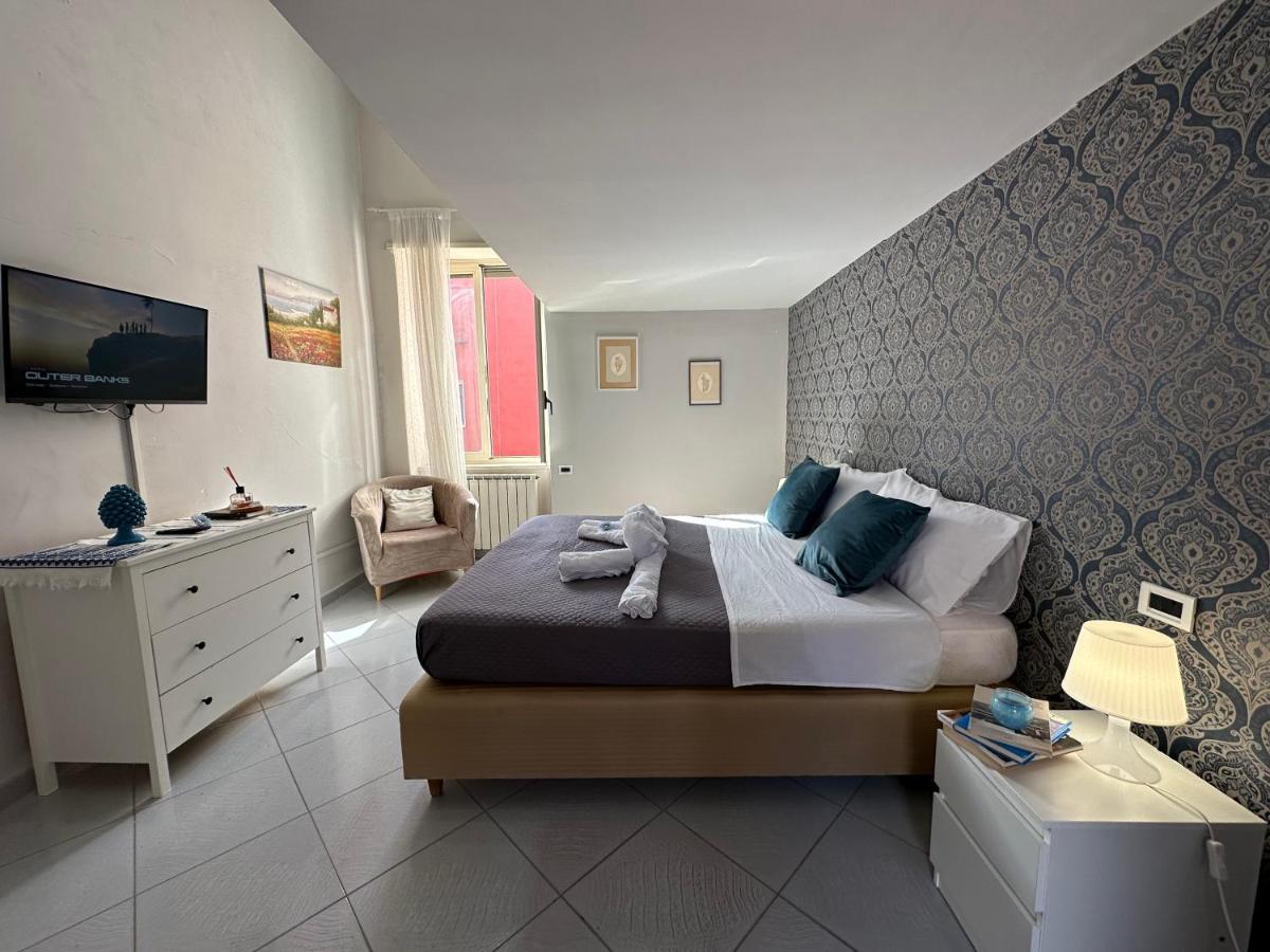 Scugnizzella Holiday House Apartment เนเปิลส์ ภายนอก รูปภาพ