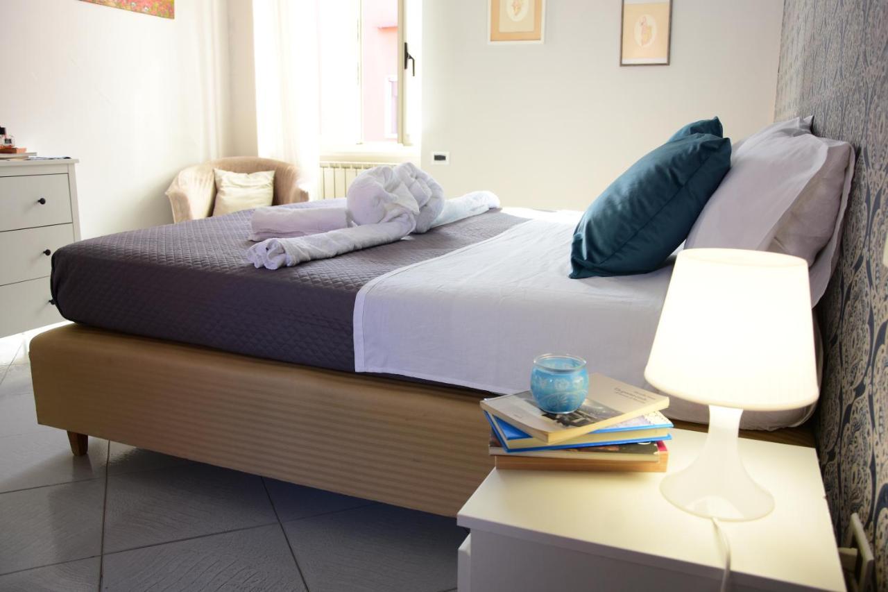 Scugnizzella Holiday House Apartment เนเปิลส์ ภายนอก รูปภาพ