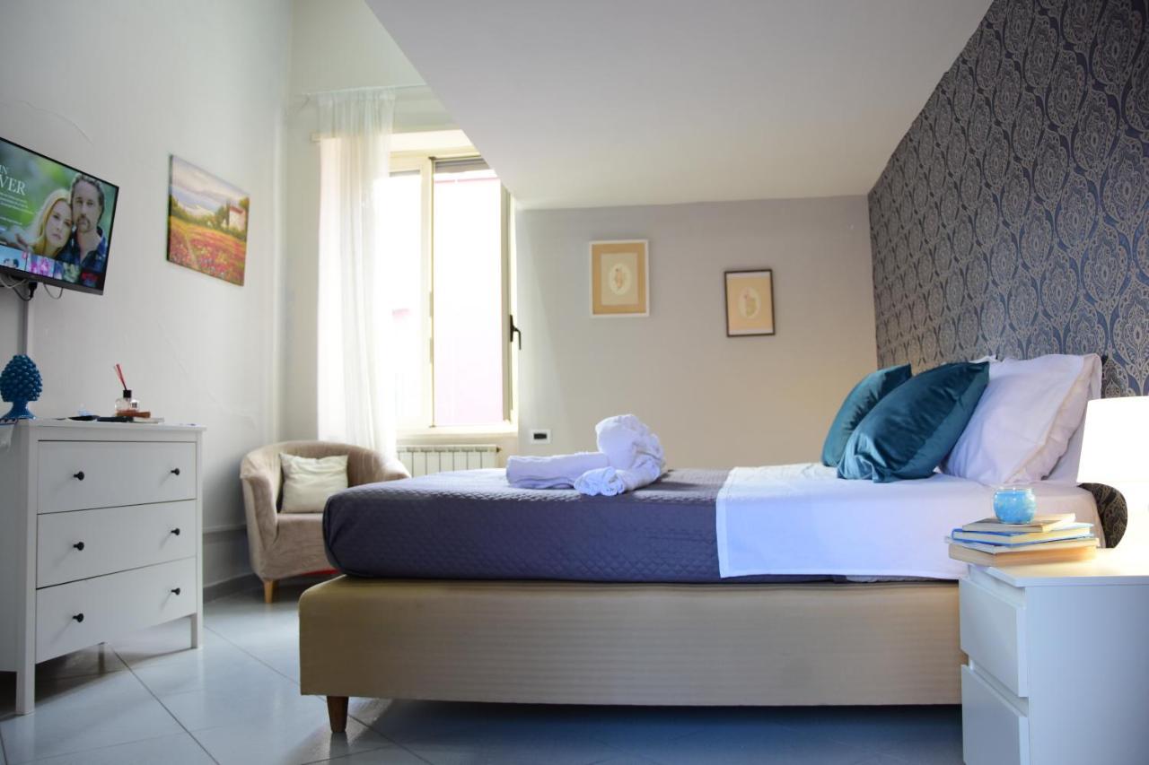 Scugnizzella Holiday House Apartment เนเปิลส์ ภายนอก รูปภาพ