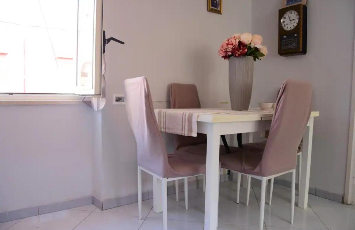 Scugnizzella Holiday House Apartment เนเปิลส์ ภายนอก รูปภาพ